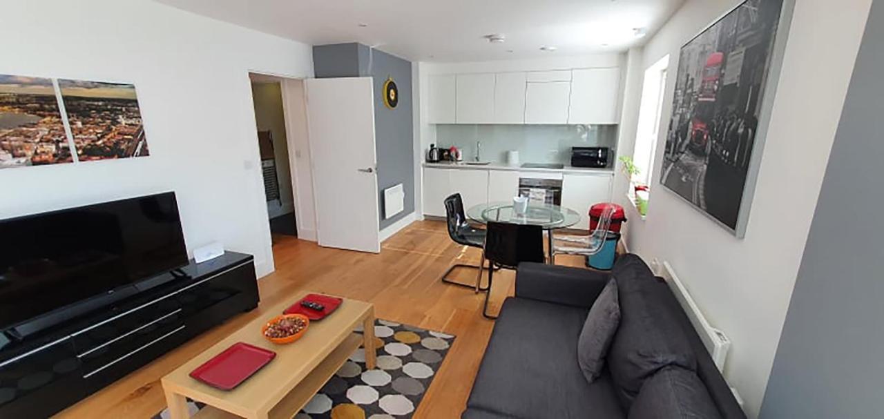 Bright & Spacious Double Bedroom With Ensuite And Concierge! Paid Parking Available ลอนดอน ภายนอก รูปภาพ